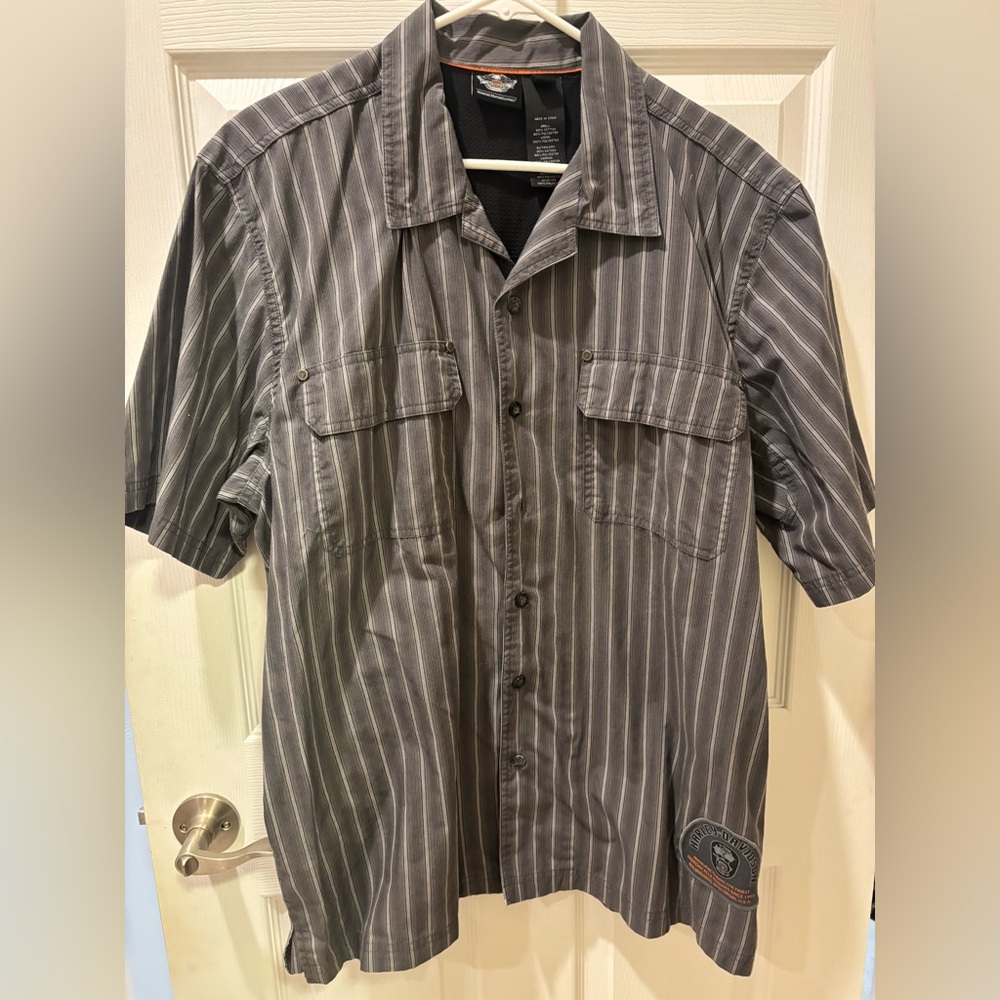 Harley-Davidson Gray Striped Men's Button Up Shirt‎